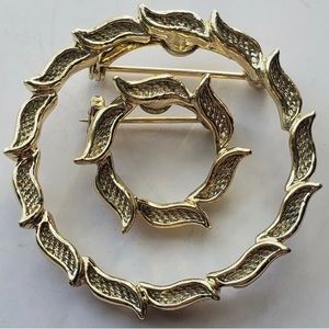 GERRYS Set of Two Gold Tone Wreath Brooches
